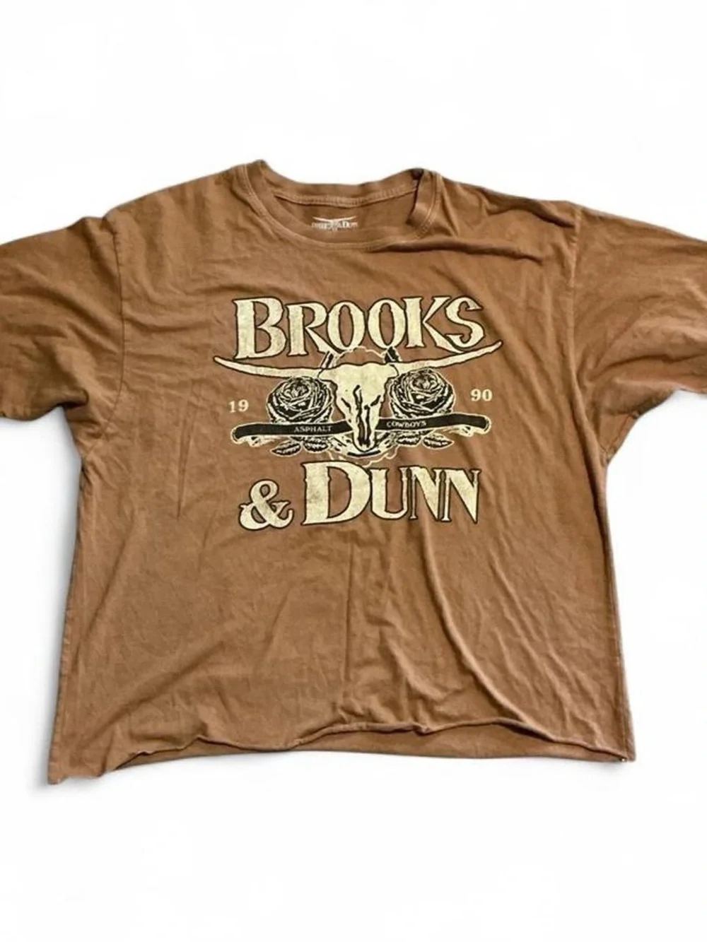 Brown cropped brooks and Dunn t-shirt large